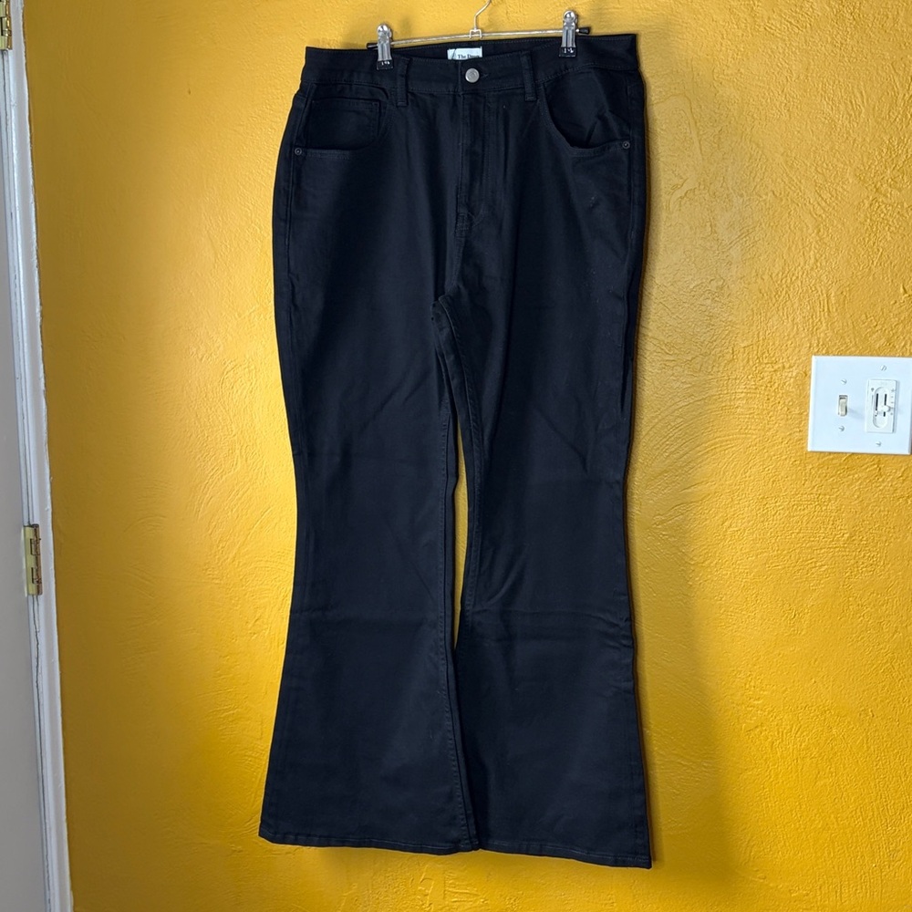 The Drop NWT Women's Alyona Slim Flare Jeans in Black color and SZ 33